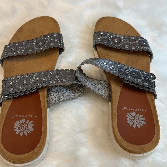 Yellow box gray with bling adjustable back strap size 9M - Picture 4 of 9